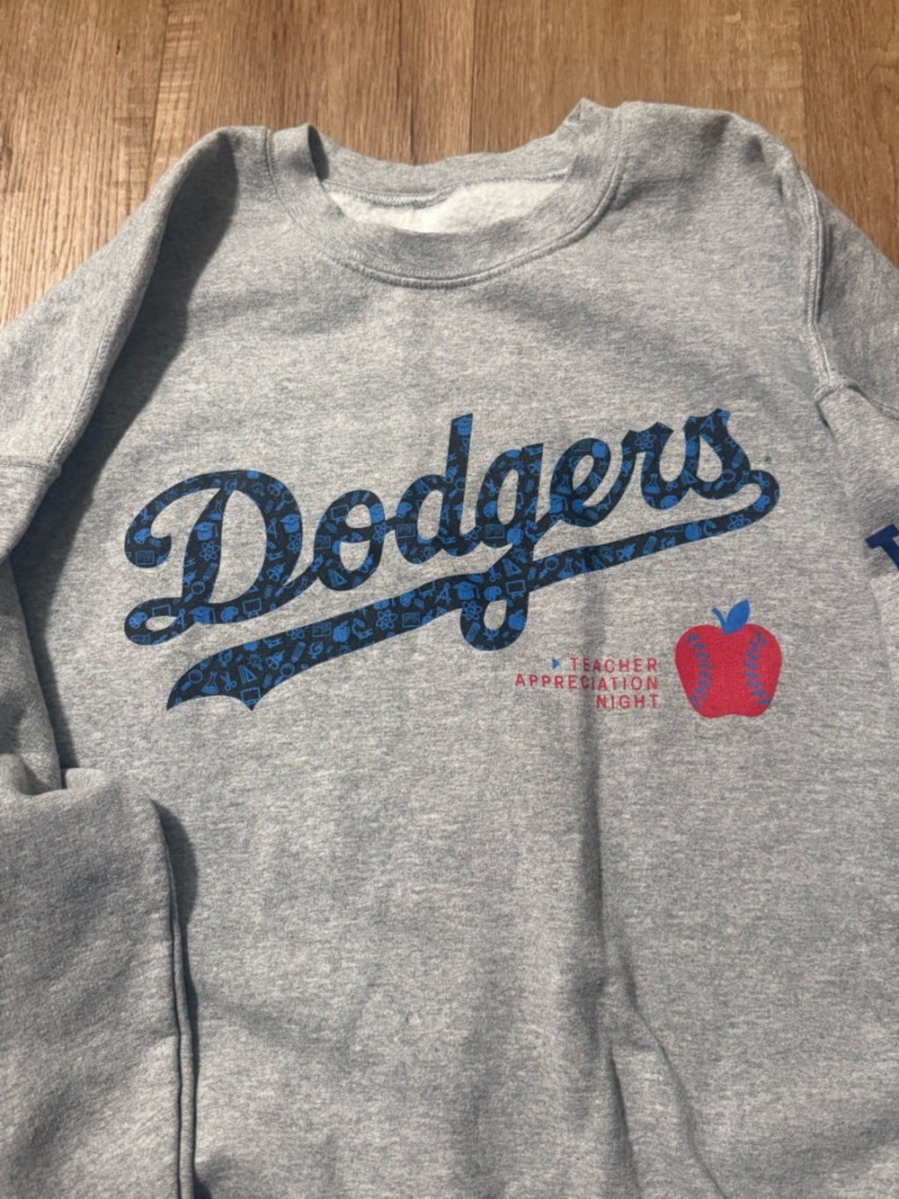Los Angeles Dodgers Sweater XL Teacher Appreciation Night Sweatshirt - Picture 2 of 8